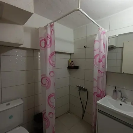 Zeytin Apart, 8 *